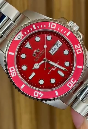 Relógio Orient vermelho